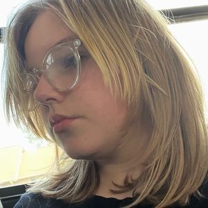 Meet your Posher, Chloe